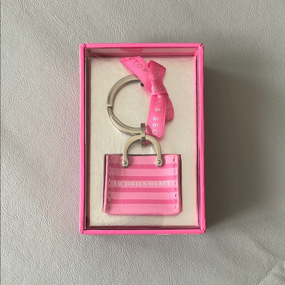 NIB Vintage Victoria’s Secret Shopping Bag Keychain